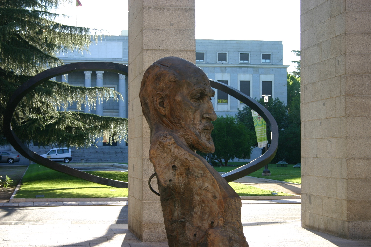 Severo Ochoa y Ramón y Cajal monument, CSIC, Madrid - 08.JPG